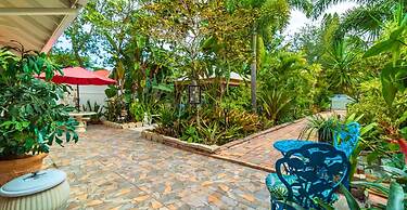 The Secret Garden - The Cottage Near Beach, Shops, Restaurants, Pet Fr