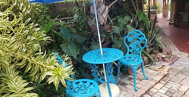 The Secret Garden - The Cottage Near Beach, Shops, Restaurants, Pet Fr