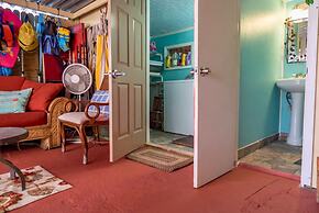 The Secret Garden - The Cottage Near Beach, Shops, Restaurants, Pet Fr