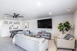 Poolside Escape At The Ledges