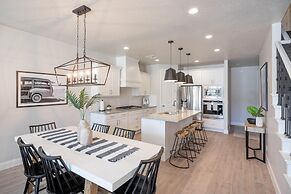 Poolside Escape At The Ledges