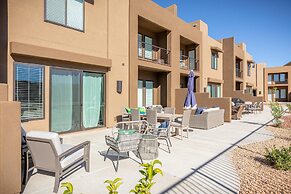 Poolside Escape At The Ledges