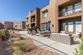 Poolside Escape At The Ledges