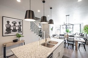 Poolside Escape At The Ledges