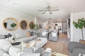 Poolside Escape At The Ledges