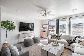 Poolside Escape At The Ledges