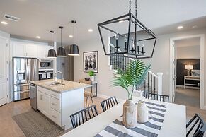 Poolside Escape At The Ledges