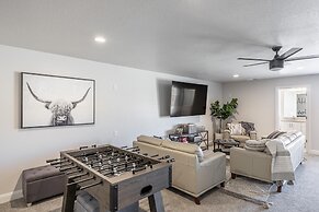 Poolside Escape At The Ledges