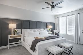 Poolside Escape At The Ledges