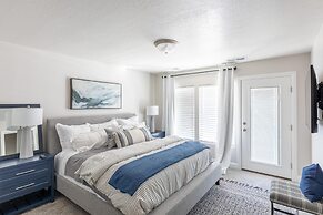 Poolside Escape At The Ledges