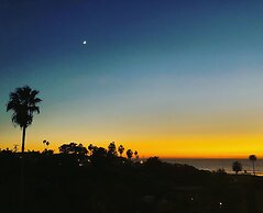 Moonlight Beach Motel