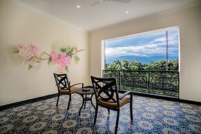 MAYFAIR Tea Resort