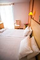 Three Stars Beach Hotel