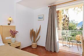 Three Stars Beach Hotel