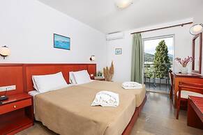 Three Stars Beach Hotel