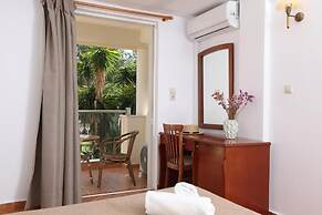 Three Stars Beach Hotel
