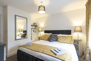 Cozy Nook Cottage - Sleeps 4, Garden & Parking