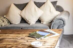 Cozy Nook Cottage - Sleeps 4, Garden & Parking