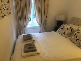 Cozy Nook Cottage - Sleeps 4, Garden & Parking