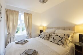 Cozy Nook Cottage - Sleeps 4, Garden & Parking