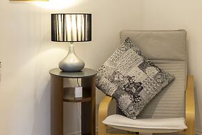 Cozy Nook Cottage - Sleeps 4, Garden & Parking
