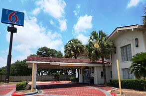 Studio 6 Baytown, TX - Garth Road