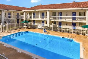 Studio 6 Baytown, TX - Garth Road