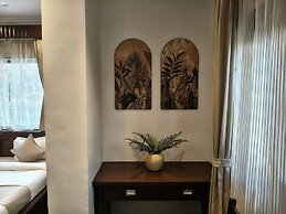 H n M The Boutique Hotel