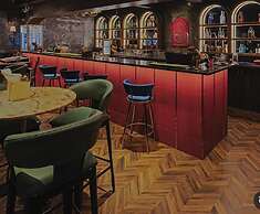 H n M The Boutique Hotel