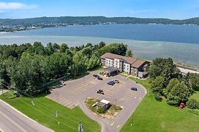 Comfort Inn & Suites Munising-Lakefront