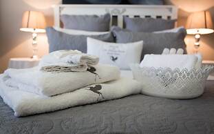 The Vintage Crane Guesthouse