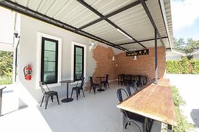 OYO 75378 Thawapee Resort