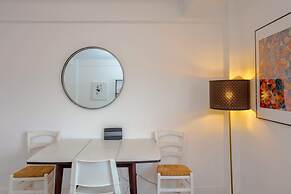 Contemporary 2 Bedroom Flat in Bayswater