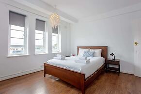 Contemporary 2 Bedroom Flat in Bayswater
