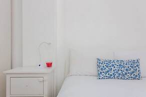 Contemporary 2 Bedroom Flat in Bayswater