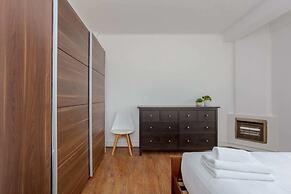 Contemporary 2 Bedroom Flat in Bayswater