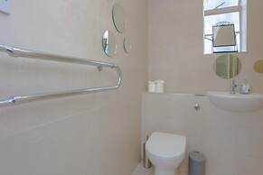 Contemporary 2 Bedroom Flat in Bayswater