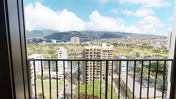 Updated 22nd Floor Waikiki Condo - Free parking & WiFi - Ideal for lar