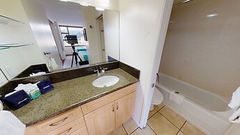 Updated 22nd Floor Waikiki Condo - Free parking & WiFi - Ideal for lar