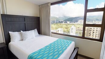 Updated 22nd Floor Waikiki Condo - Free parking & WiFi - Ideal for lar