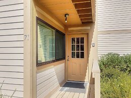 Open Floor 71 Vantage Family Condo by RedAwning