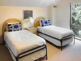 Open Floor 71 Vantage Family Condo by RedAwning