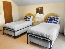 Open Floor 71 Vantage Family Condo by RedAwning