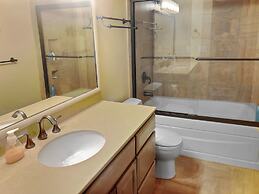 Open Floor 71 Vantage Family Condo by RedAwning