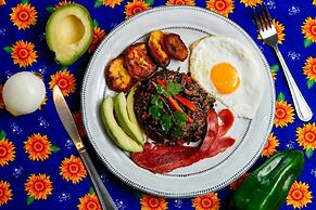 Casa de Lis Hotel & Tourist Information Centre