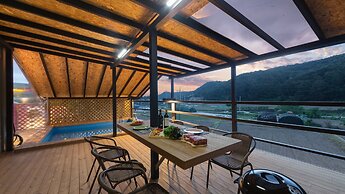 Gyeongju Edith Poolvilla & Pension