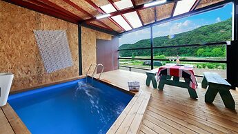 Gyeongju Edith Poolvilla & Pension