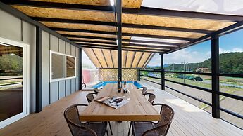 Gyeongju Edith Poolvilla & Pension