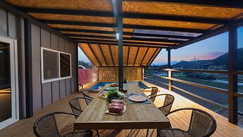 Gyeongju Edith Poolvilla & Pension