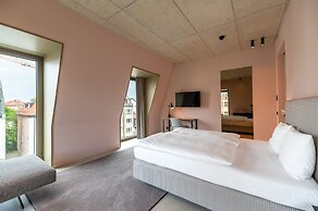 MIANO Hotel & Bar